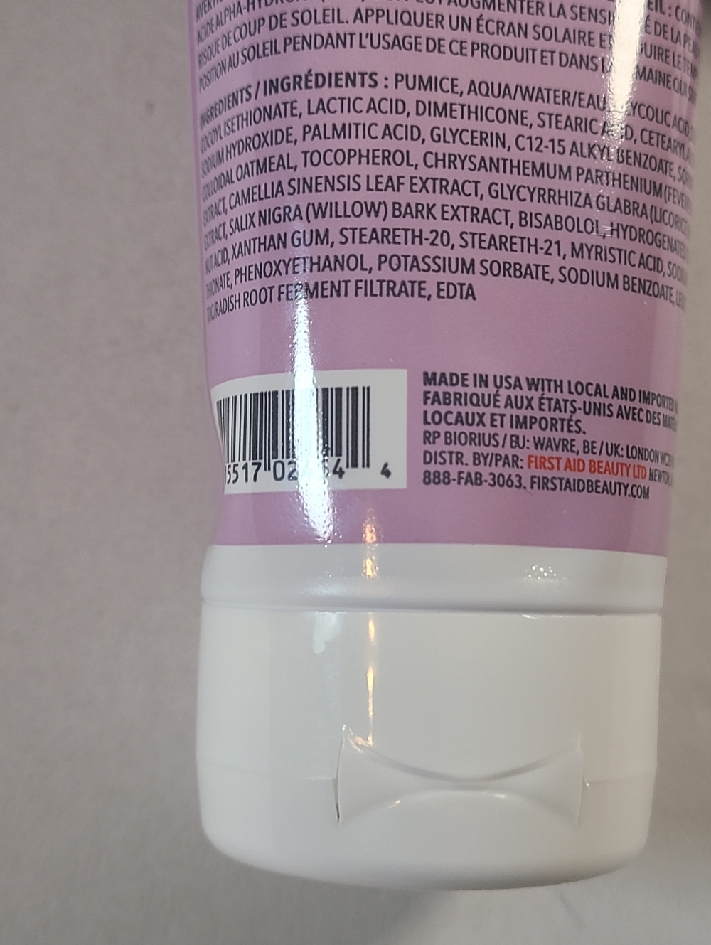 First Aid Beauty Bump Eraser Body Scrub W/ 10% AHA 8 Oz/226 G Sealed - Picture 7 of 8